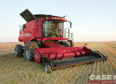 Imagem de folder da Axial Flow 9230, maior colheitadeira fabricada no país, também lançada no Agrishow 2013.