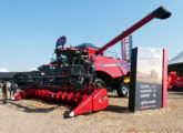 Na Expointer 2018 a colheitadeira Axial 4130 ganhou versão 4x4 (foto: LEXICAR).