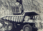Um dos primeiros caminhões fora-de-estrada produzidos no país foi o Caterpillar 769B, de 1976.
