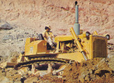 Trator de esteiras Caterpillar D6D, de 1976, segunda geração do modelo lançado em 1972.