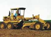 Motoniveladora 120B, de 1984, com 12 t e 126 cv.