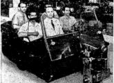 Foto de reportagem do jornal O Globo de outubro de 1956 evidenciando a inusitada disposição dos assentos do carro de Darié (fonte: Jason Vogel).