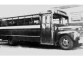 Carroceria Cermava sobre Ford F-600 diesel de 1949 ou 1950; o ônibus pertenceu à Viação Salutaris, então sediada em Três Rios (RJ).