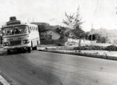 Cermava-LP da linha carioca 343 transitando pelo bairro de Brás de Pina em janeiro de 1964 (foto: Correio da Manhã; fonte: Arquivo Nacional).