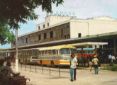 Ao centro, um Cermava-LPO diante da antiga Rodoviária de Campos (RJ), em cartão postal dos anos 70 (fonte: Ivonaldo Holanda de Almeida).