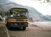Cermava em chassi LP-321 do Expresso Mangaratiba, em agosto de 1975 no ponto final da linha com destino à vila de Conceição de Jacareí; note, ao fundo, a destruição produzida pela abertura da recém inaugurada estrada Rio-Santos (foto: LEXICAR).