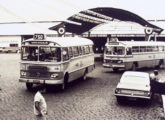 Cermava-LP (seguido de um monobloco Mercedes-Benz), em 1971 deixa a garagem da Viação Redentor, em Jacarepaguá, Rio de Janeiro (RJ) (fonte: Marcelo Prazs / ciadeonibus).