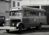 Lotação Cermava sobre chassi austríaco Steyr da carioca Viação Recreio; a imagem reproduz um fotograma do filme "Pé na Tábua", de 1957 (fonte: portal memoria7311).