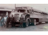 Um papa-filas Cermava de 1957 tracionado por FNM com cabine Metro operado pela Empresa Central Vitória, de Vitória de Santo Antão (PE) (fonte: Ivonaldo Holanda de Almeida / transportes-daniel).