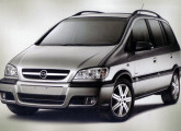 Zafira 2004, trazendo a mesma identidade visual do Astra.