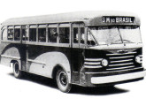 Ônibus Chevrolet de motor dianteiro e cabine avançada, reestilizado após o lançamento do Coach.