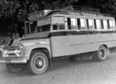 Um ônibus Chevrolet 1956 pertencente à Viação Sertaneja, de Abaeté (MG).