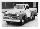 O primeiro veículo nacionalizado pela GM em fotografia oficial da empresa (fonte: Automóveis & Acessórios).