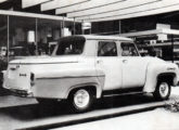 Protótipo da cabine-dupla Chevrolet, apresentado no II Salão do Automóvel, em dezembro de 1961; note o tampão marítimo, não utilizado no modelo de série (foto: Mecânica Popular).