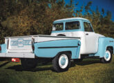 A picape Chevrolet chegou a 1963 com dupla vigia traseira (foto: Alexandre Battibugli / 4 Rodas).