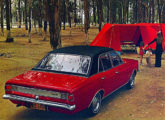 Opala sedã De Luxo 1973 (o teto de vinil indica que o carro foi equipado com o pacote de Opções Luxo) (fonte: Jorge A. Ferreira Jr.).