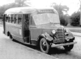 Chevrolet 1938 operando no transporte público de Santo André (SP) - o mesmo do anúncio anterior, embora com para-brisas maiores e carroceria levemente modernizada.