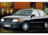 Kadett GL de três portas 1994; o modelo seria alterado no ano seguinte (fonte: Jorge A. Ferreira Jr.).