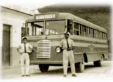 Outro pequeno coach Chevrolet operando no Rio de Janeiro (RJ) em 1950.