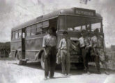 Chevrolet Coach 1949 do Expresso Rodoviário Atlântico, de Caraguatatuba (SP), fotografado em Taubaté (SP) em 1958 (fonte: J. L. Vilalta / onibusbrasil).