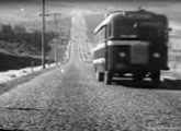 Chevrolet Coach deixando o Centro de Belo Horizonte (MG), rumo à Pampulha, em 1958 (fonte: ivonaldo Holanda de Almeida / Arquivo Nacional). 