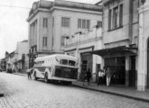 GM rodoviário da Auto Viação Americana, da cidade paulista de mesmo nome, estacionado em local (ainda) não identificado (fonte: Ivonaldo Holanda de Almeida).