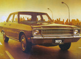 Dart Gran Sedan, o modelo top da linha Dodge; lançado para 1973, veio acompanhado de nova grade e lanternas traseiras modificadas.