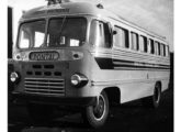 Provavelmente sobre chassi de caminhão Chevrolet, este pequeno ônibus rodoviário pertenceu ao Expresso Pontalense, de Pontal (SP) (fonte: Orlando H. Silva / onibusbrasil).
