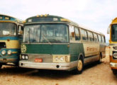 Um dos Ciferal-Magirus do Expresso Fortaleza, antes de ganhar a pintura da Itapemirim; à esquerda, um carro mais antigo do Expresso Cearense (fonte: Ivonaldo Holanda de Almeida / pontodeonibus).