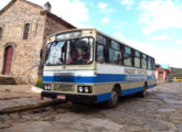 Prova de qualidade e resistência: quase aos 50 anos este urbano Ciferal sobre LPO transporta turistas pelo rústico calçamento de São Tomé das Letras (MG) (foto: Raony Rocha / onibusbrasil).