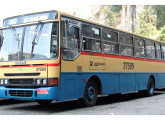 Um ano depois de lançada a carroceria Padron Cidade teve os para-brisas dianteiros e o visor de itinerário ampliados; em chassi Mercedes-Benz OF-1721 o carro da imagem pertenceu à carioca Transportes São Silvestre (fonte: portal railbuss).