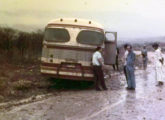 O mesmo ônibus da Iplama, deixando evidente o característico formato trapezoidal da coluna de separação dos para-brisas traseiros, solução logo adiante abandonada (fonte: Ivonaldo Holanda de Almeida / onibusbrasil).