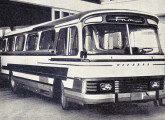 A moderna carroceria Ciferal exposta no V Salão do Automóvel, montada sobre chassi FNM com motor traseiro.