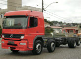 Mercedes-Benz Atego 8x2 equipado com cabine-leito Cioato.