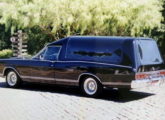 Outra criação original da Cioato foi este luxuoso carro fúnebre Ford Landau.