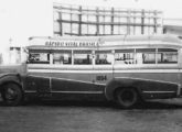 Lotação LP-312 pertencente ao Rápido Vital Brasil, de Niterói (RJ); equipado com carroceria Cirb de 1956, ainda encontrava-se em operação nove anos depois, quando foi fotografado (foto: Augusto Antônio dos Santos / ciadeonibus).