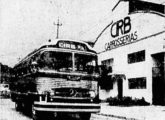 O mesmo veículo em outra fotografia no mesmo local, publicada em reportagem promocional de jornal em dezembro de 1961.