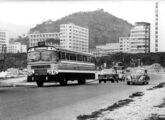 Um Cirb-LPO carioca circula pelo Aterro do Flamengo, ainda em início de urbanização.