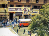 Um modelo como o anterior fotografado na Praça do Patriarca, no Centro de São Paulo, em 1957 (fonte: João Marcos Turnbull / onibusnostalgia).