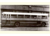 O mesmo ônibus em vista lateral (fonte: portal sptrans).