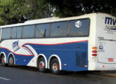 O carro da MV Turismo em vista oposta (foto: Carlos Júnior / onibusbrasil).