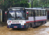 Provavelmente uma das primeiras carrocerias Ciferal Paulista (note os faróis redondos singelos), este carro particular enfrenta temporal em Nova Iguaçu (RJ) na segunda década do século presente (foto: Claudio Paz / classicalbuses).