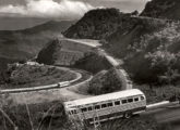 Um terceiro carro da mesma empresa, em 1953 fotografado na descida da Serra do Mar (fonte: Luiz Eduardo Cirne Correa).