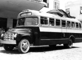 Caminhão Studebaker (modelo 1949-53) com carroceria Continental no transporte rodoviário entre Carangola e Muriaé, no sul de Minas Gerais (fonte: Jorge A. Ferreira Jr.).