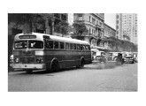 Também dos primeiros anos da década de 50 é este ônibus urbano, em circulação na cidade do Rio de Janeiro (fonte: Arquivo Público do Estado de São Paulo).