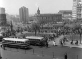 Foto da Praça Clóvis Beviláqua, no Centro de São Paulo (SP) no início dos anos 50, à esquerda podendo se observar um ônibus urbano Continental (fonte: João Marcos Turnbull / onibusnostalgia).