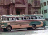 Um terceiro Cribia da EVAL, este fotografado diante da catadral de Santo Antônio de Jacutinga, em Nova Iguaçu (RJ) (foto: M. Prazy / classicalbuses).