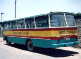 O mesmo carro em vista ¾ traseira (foto: Rafael Fernandes de Avellar / onibusbrasil). 