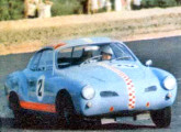 Estréia do Karmann-Ghia/Porsche da Escuderia Dacon, pilotado por José Carlos Pace, na prova inaugural do Autódromo Internacional do Rio de Janeiro, em julho de 1966 (fonte: site obvio). 