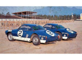 Dois Karmann-Ghia/Porsche da Escuderia Dacon, recém desembarcados no Autódromo Internacional do Rio de janeiro para a temporada de 1967 (fonte: site obvio).